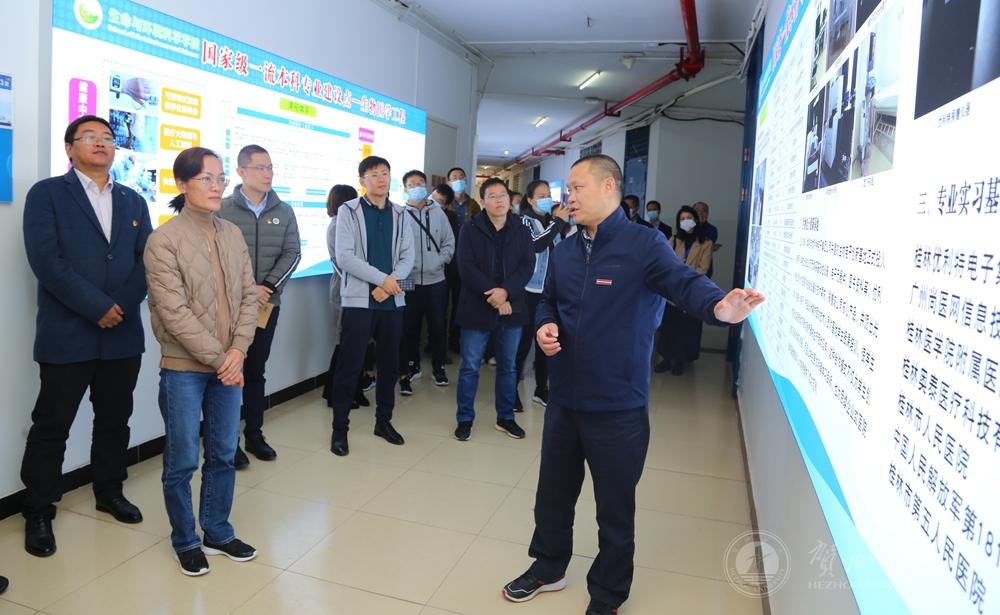 培训班学员在桂林电子科技大学开展现场教学