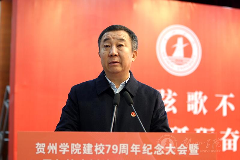 学校校长吴郭泉致辞。